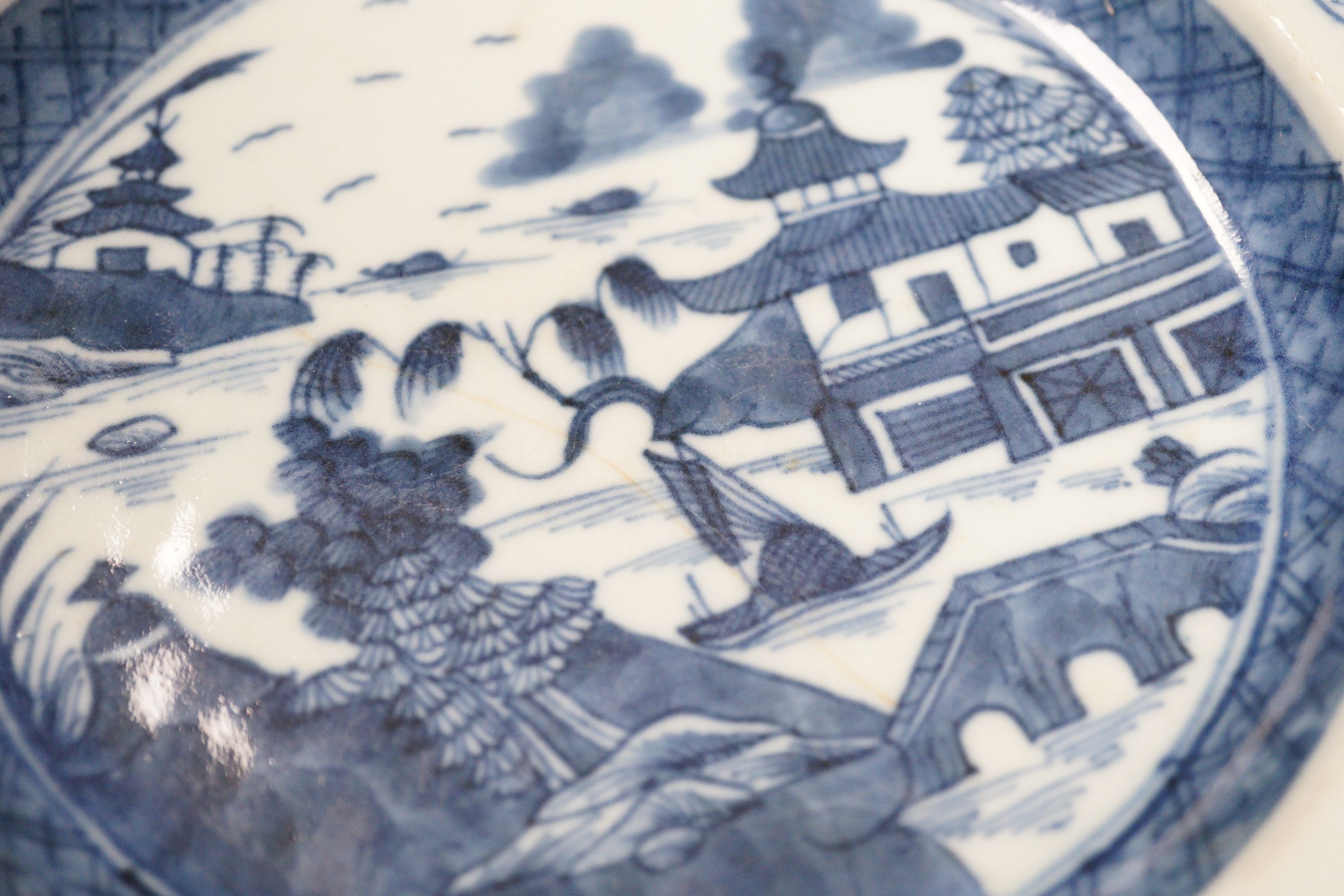 A 19th century Chinese blue and white warming plate, 26cm